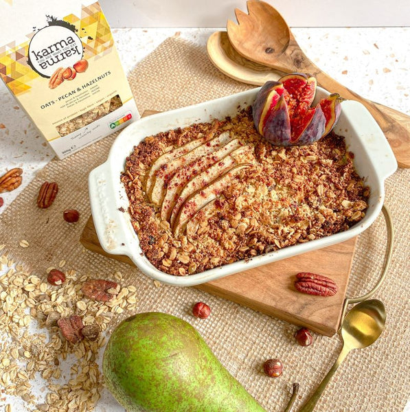 Gebackenes Hafercrumble mit Birne