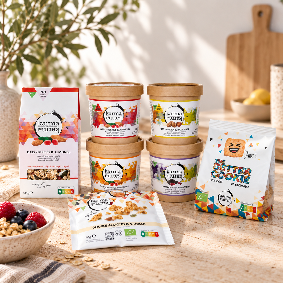 The Better Discovery: havercups, granola, The Better Cookie en havermout van KarmaKarma op een gedekte ontbijttafel