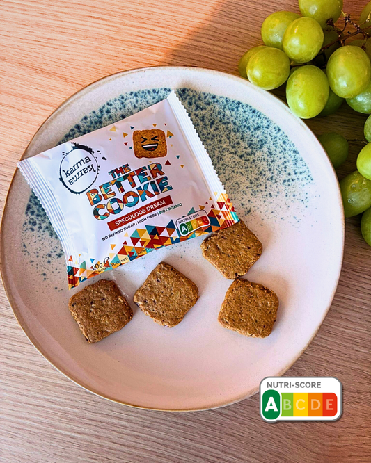 Zakje Speculoos Dream op een bord met speculooskoekjes en druiven